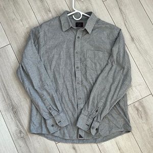 Untuckit button down shirt size L
